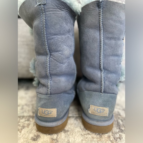 Button up UGGS - Picture 5 of 7